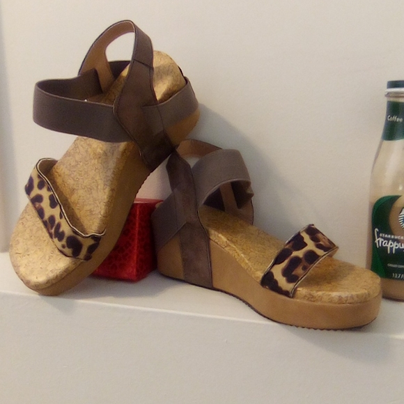 Trendy Semi Platform  Leopard Print Sandals Stretch Strap - Picture 3 of 14